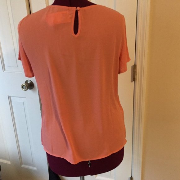 FOREVER 21 LADIES SIZE L PULLOVER CORAL TOP SHORT SLEEVES BLOUSE RHINESTONES - Picture 3 of 3